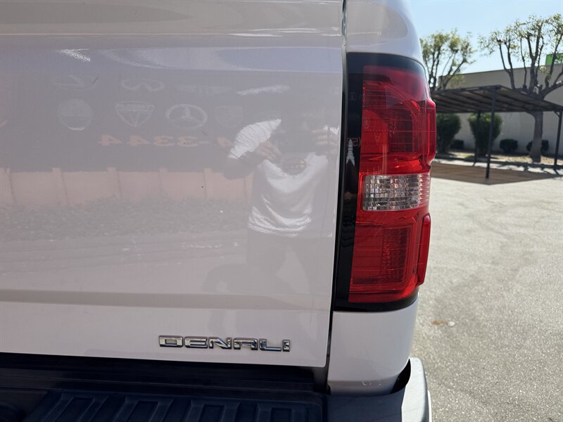 Used 2019 GMC Sierra 2500 Denali w/ Duramax Plus Package AWD/4WD image 19