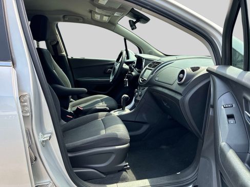 Used 2016 Chevrolet Trax LT FWD image 9