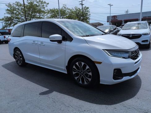 Used 2025 Honda Odyssey Elite image 7