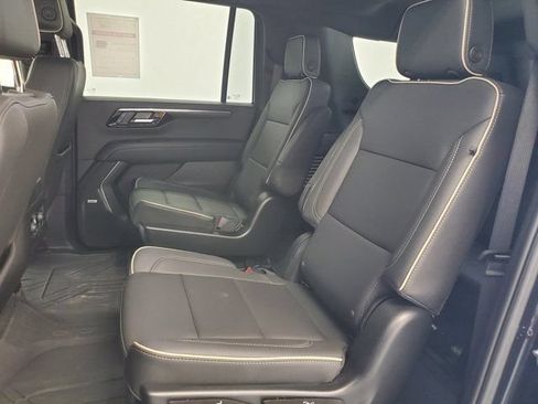 Used 2025 Chevrolet Suburban Premier AWD/4WD image 4
