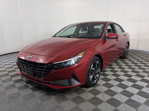 Used 2023 Hyundai Elantra Limited w/ Cargo Package FWD image 2
