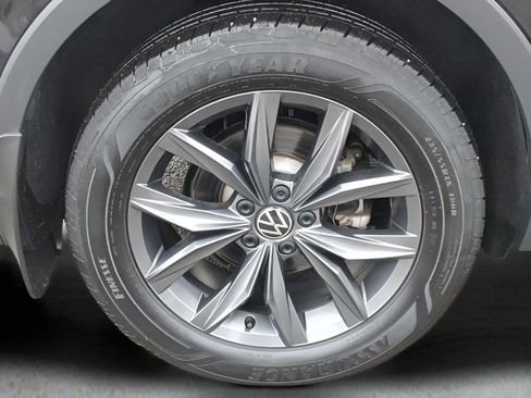 Used 2022 Volkswagen Tiguan SE image 28