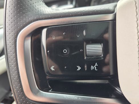 Used 2023 Land Rover Range Rover Velar R-Dynamic S image 28