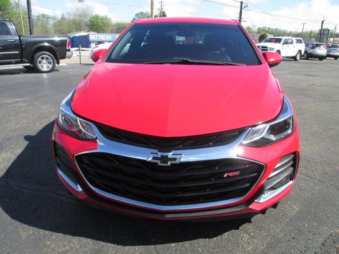 Used 2019 Chevrolet Cruze LT w/ Convenience Package FWD image 8
