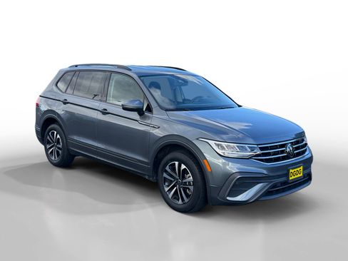Certified 2023 Volkswagen Tiguan S image 7