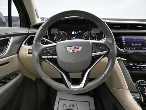 Used 2020 Cadillac XT6 Premium Luxury FWD image 16