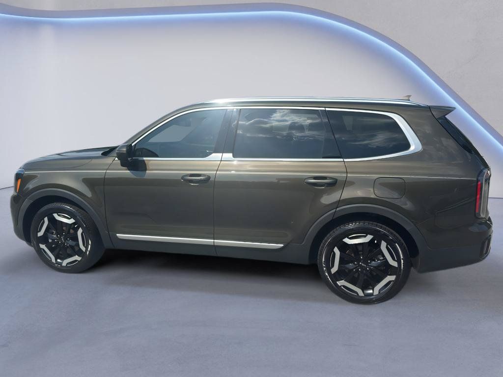 Used 2024 Kia Telluride EX w/ EX Captain's Chair Package FWD image 10