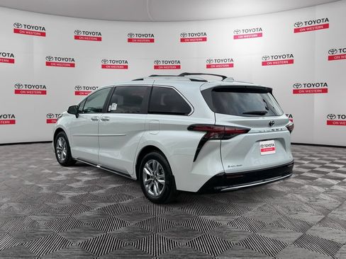 Used 2026 Toyota Sienna Limited AWD/4WD image 7