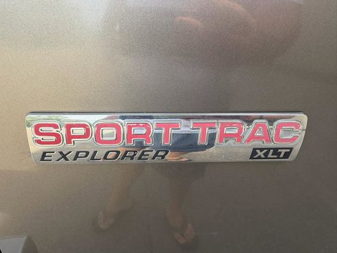 Used 2007 Ford Explorer Sport Trac XLT AWD/4WD image 18
