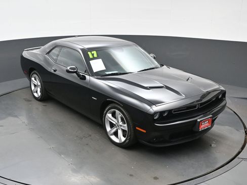 Used 2017 Dodge Challenger R/T image 35