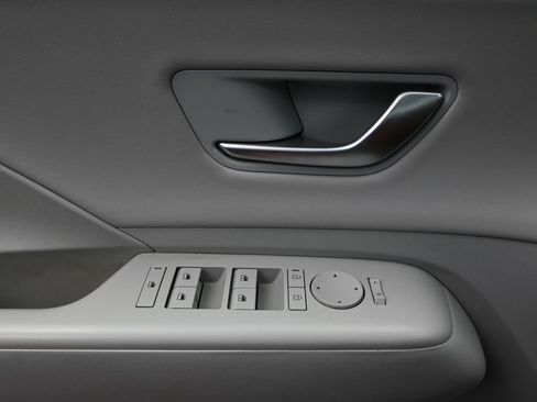 Used 2024 Hyundai Kona Limited image 17