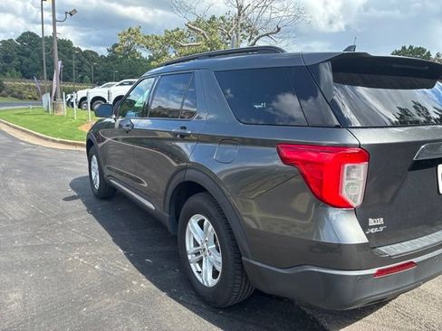 Used 2020 Ford Explorer XLT AWD/4WD image 2