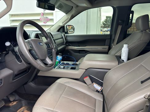 Used 2018 Ford Expedition XLT w/ Equipment Group 202A RWD image 6