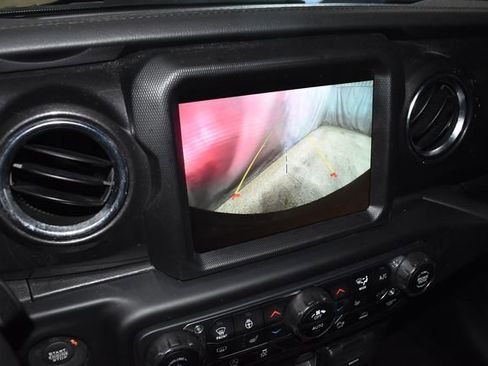 Used 2022 Jeep Wrangler Unlimited Sahara image 16