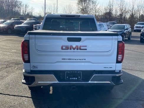 Certified 2022 GMC Sierra 1500 SLE image 4