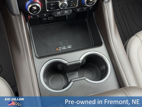 Used 2024 GMC Yukon SLT w/ SLT Premium Package image 7