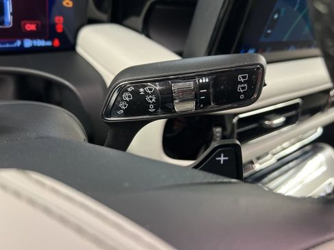 New 2026 Lincoln Aviator AWD image 21