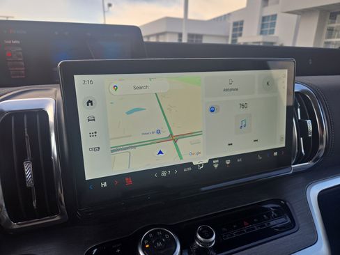 Used 2025 Ford Expedition Platinum image 26