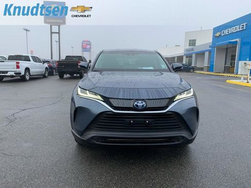 Used 2024 Toyota Venza LE image 2