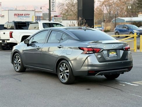 Used 2021 Nissan Versa SV image 5