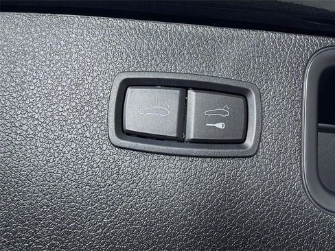 Certified 2022 Porsche Macan S image 24