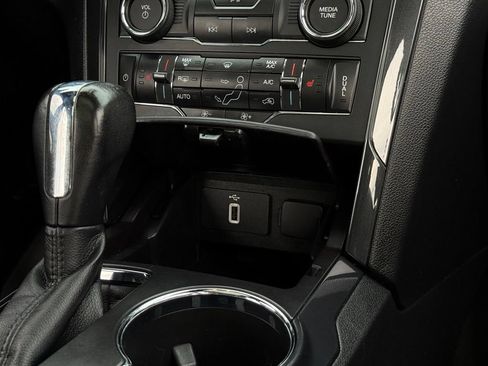 Used 2019 Ford Explorer XLT w/ Equipment Group 202A AWD/4WD image 25