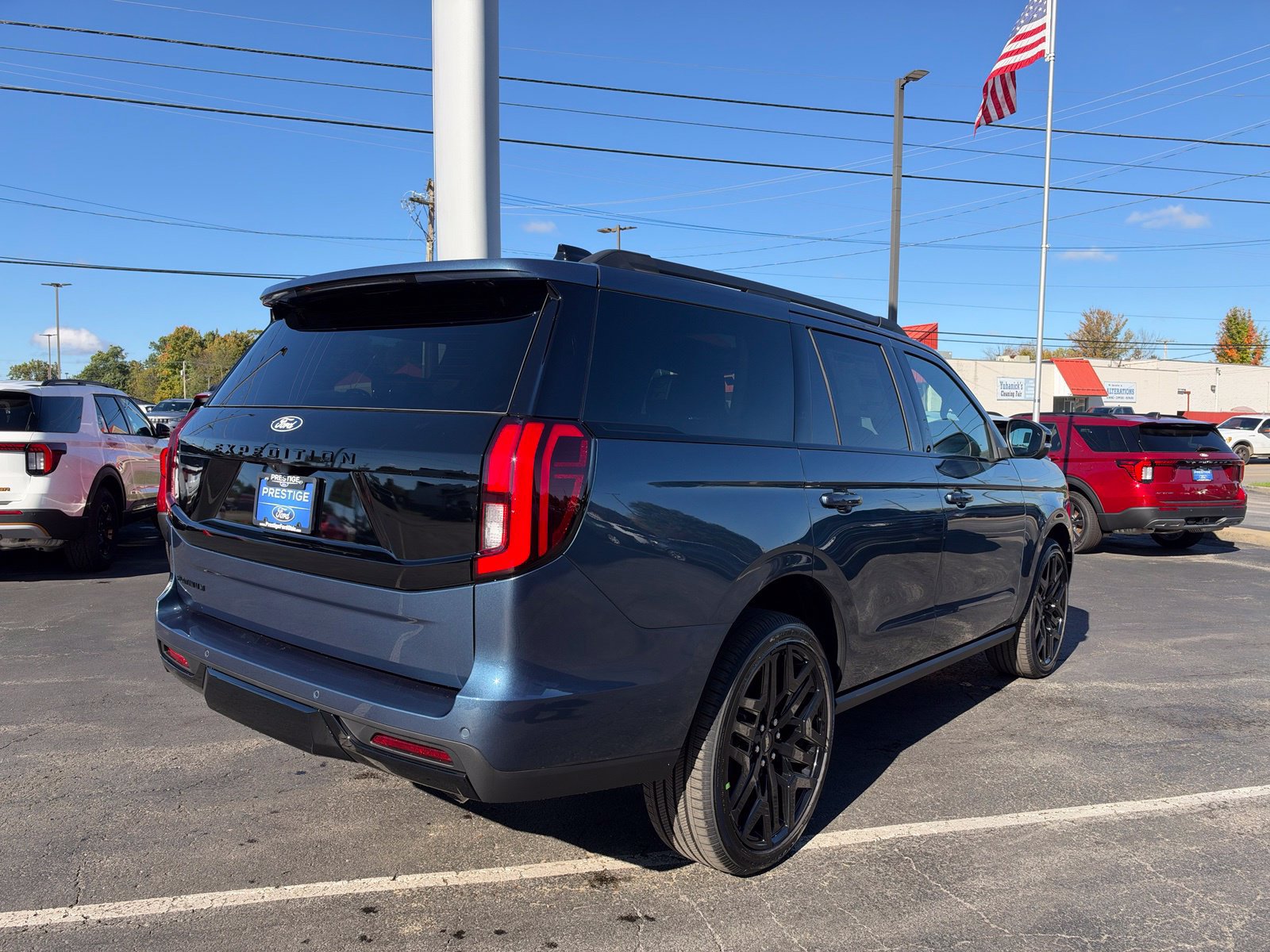 New 2027 Ford Expedition Platinum w/ Stealth Performance Package AWD/4WD image 4