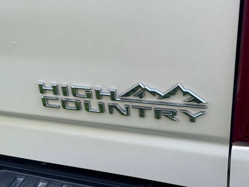 Used 2022 Chevrolet Silverado 2500 High Country w/ Z71 Off-Road Package image 7