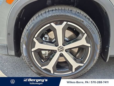 Certified 2026 Volkswagen Tiguan SE AWD/4WD image 11