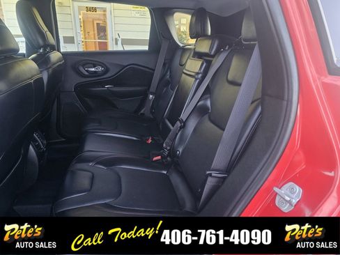 Used 2019 Jeep Cherokee Trailhawk image 13