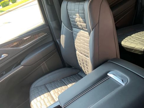 Used 2024 Cadillac Escalade Sport Platinum w/ LPO, ONYX Package AWD/4WD image 21