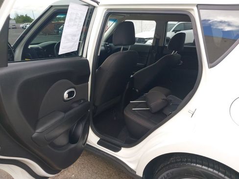 Used 2018 Kia Soul w/ Convenience Package FWD image 7