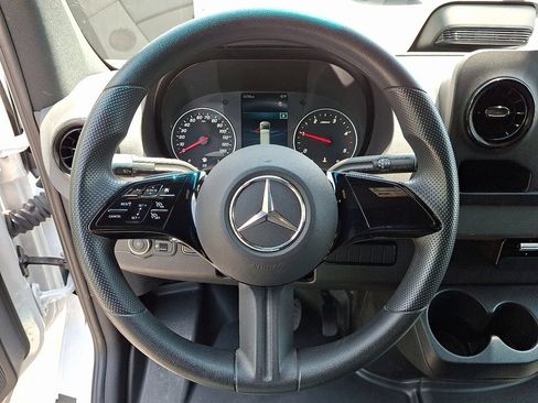 Used 2025 Mercedes-Benz Sprinter 2500 image 19