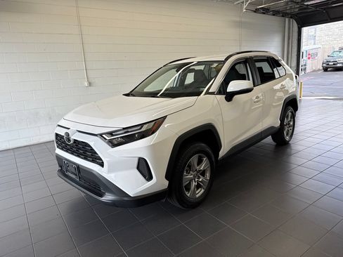Used 2025 Toyota RAV4 XLE AWD/4WD image 4