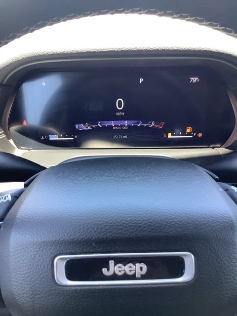 Used 2023 Jeep Grand Cherokee Laredo AWD/4WD image 12