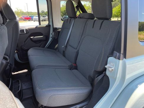 Used 2024 Jeep Wrangler Unlimited w/ Convenience Group AWD/4WD image 37
