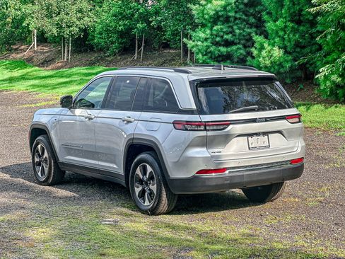 Used 2023 Jeep Grand Cherokee 4WD 4xe image 6