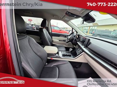 Used 2024 Kia Carnival LX image 27