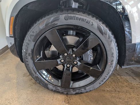 New 2026 Land Rover Defender 130 X-Dynamic SE image 6