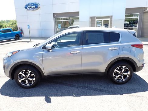 Used 2020 Kia Sportage LX AWD/4WD image 2