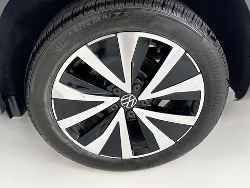 Certified 2022 Volkswagen Taos SE FWD image 29