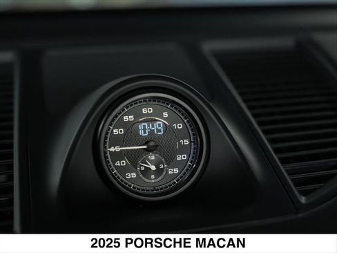 Used 2025 Porsche Macan Turbo AWD/4WD image 27