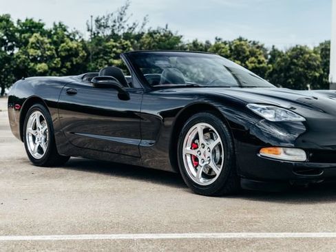 Used 2001 Chevrolet Corvette Convertible w/ Preferred Equipment Group2 RWD image 52