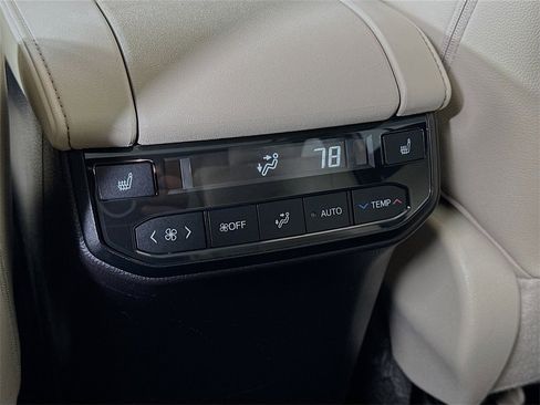 Used 2023 Toyota Highlander Platinum image 25