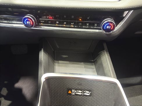 Used 2025 Chevrolet Equinox LT w/ Convenience Package II image 32