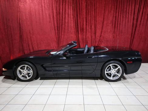 Used 2002 Chevrolet Corvette Convertible RWD image 4