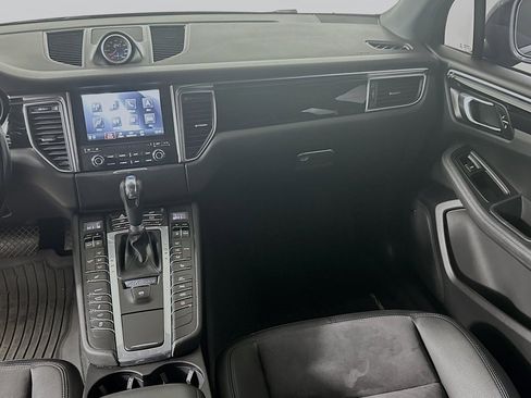Used 2018 Porsche Macan image 20