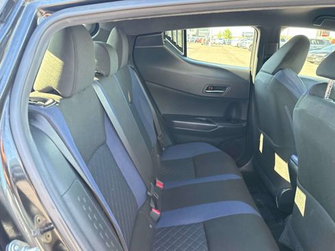 Used 2021 Toyota C-HR XLE FWD image 16