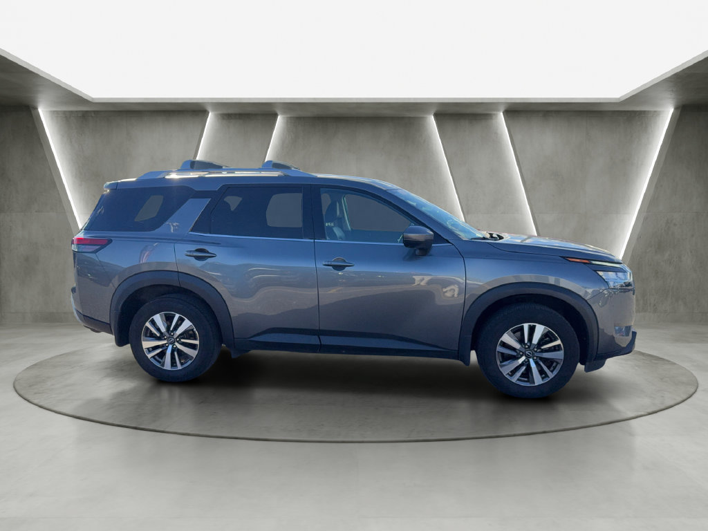 Used 2024 Nissan Pathfinder SL w/ Black Appearance Package AWD/4WD image 8