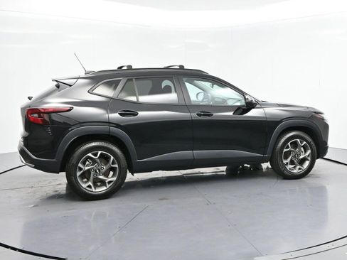Used 2024 Chevrolet Trax LT w/ Sunroof Package FWD image 8